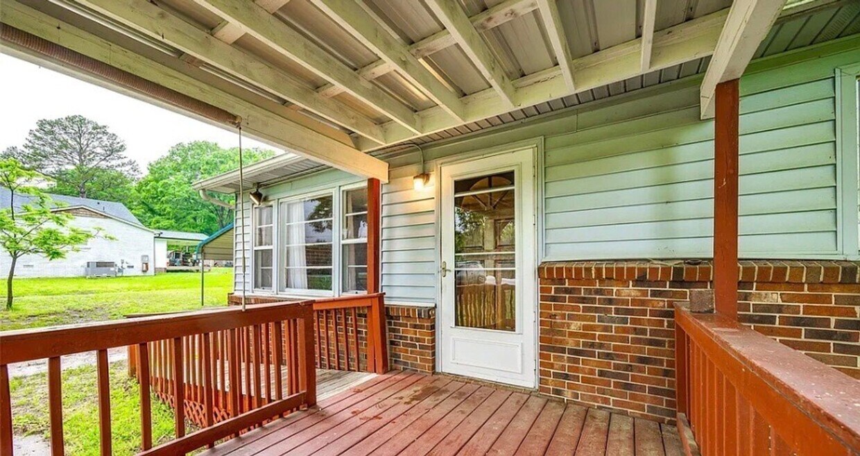 Foto del edificio - Charming Brick Ranch with Plenty of Room!!!
