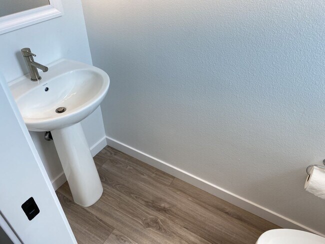 Foto del edificio - Newer 3 Bedroom, 2.5 Bath, 1808 Square Foo...