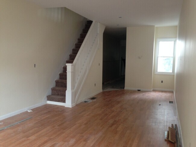 Foto del edificio - Great Home! 4 Bedrooms! Lots of Living Spa...