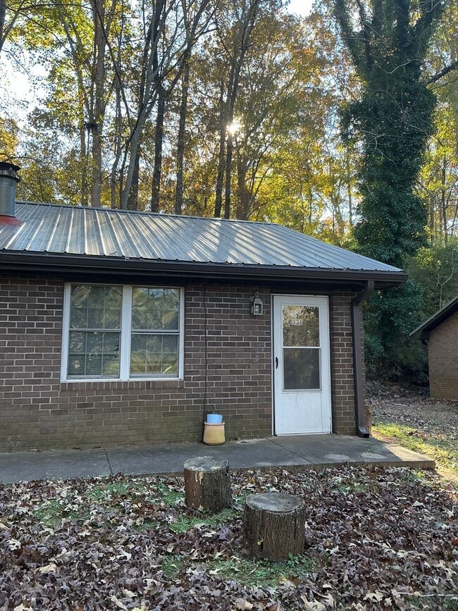 Photo - 2 bedroom 1 bath duplex is located off Whitehead Rd! Apartment