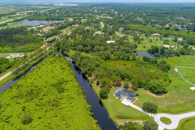 Foto del edificio - 2501 SW Buena Vista Dr