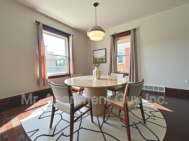 Photo du bâtiment - 323 Queenston Rd