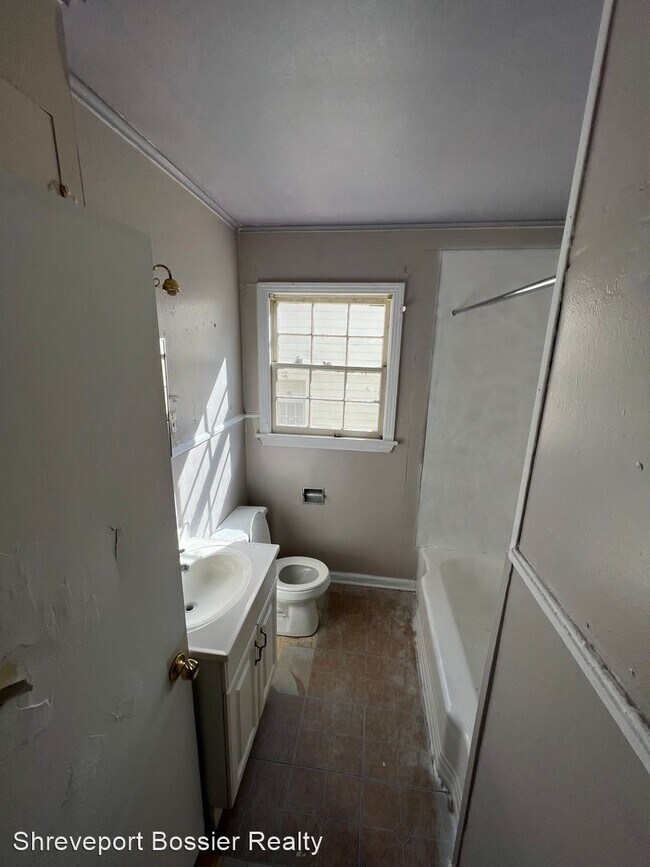 Building Photo - 2 br, 1 bath House - 912 Drexel St