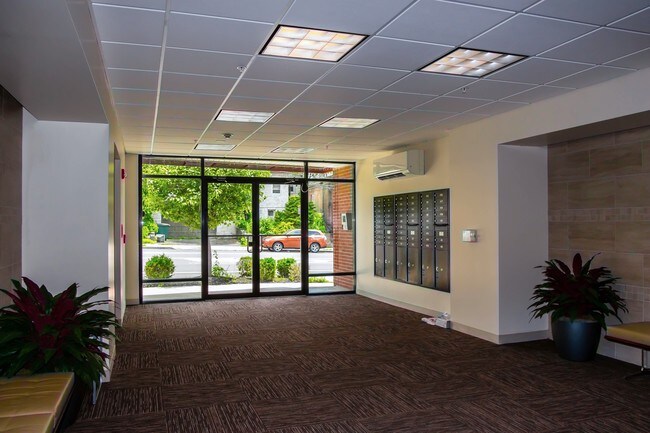 Building Photo - 411 E Brinkerhoff Ave