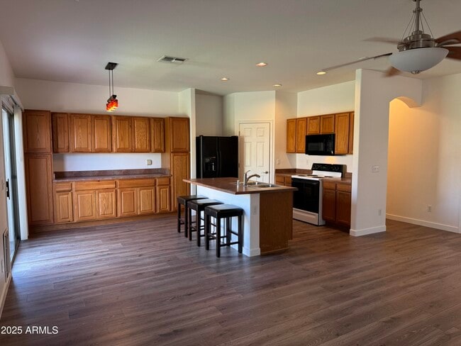 Building Photo - 2633 E Riviera Dr