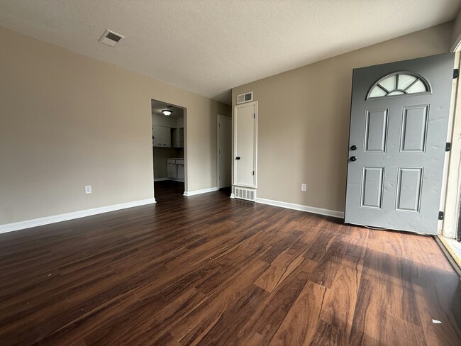 Foto del edificio - 256 Delta Rd