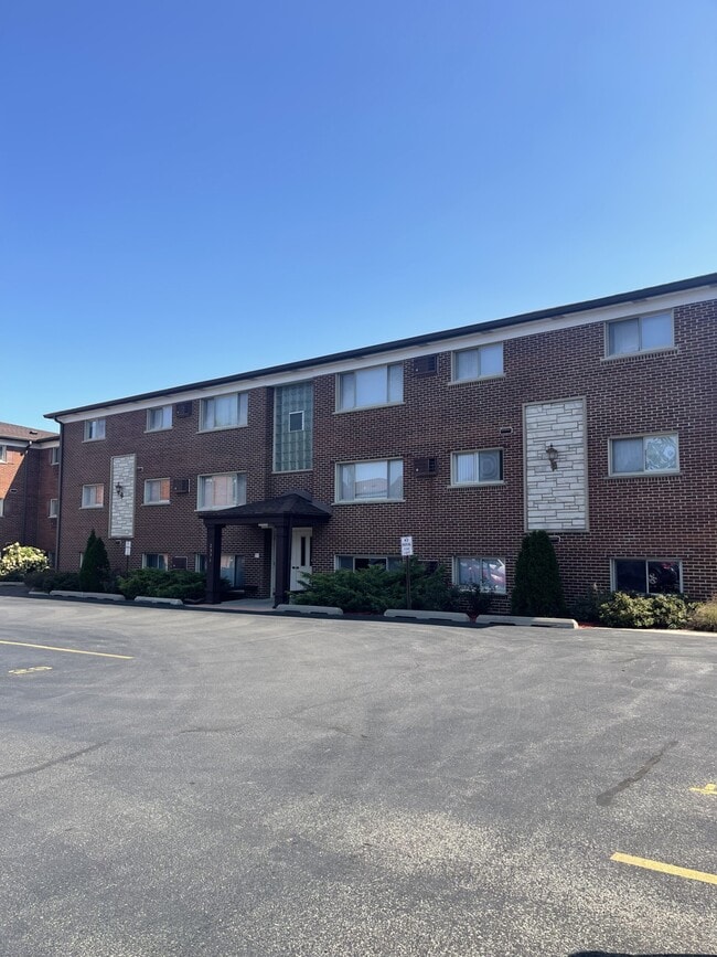 Building Photo - 2531 Thatcher Ave