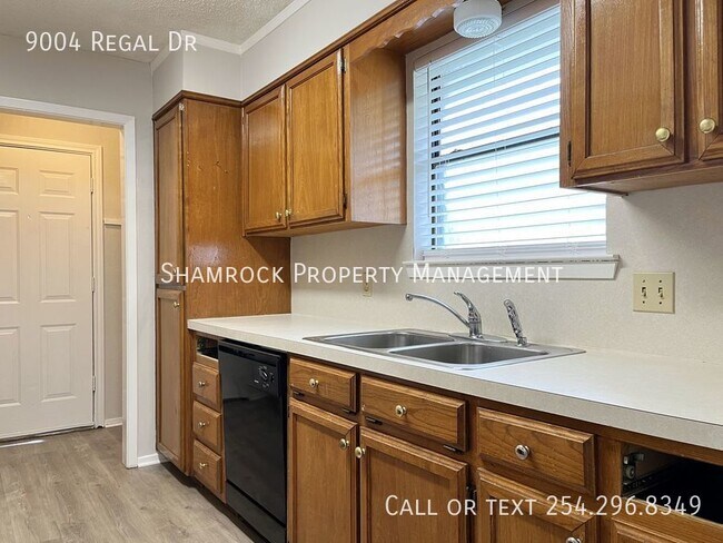 Building Photo - Midway Duplex