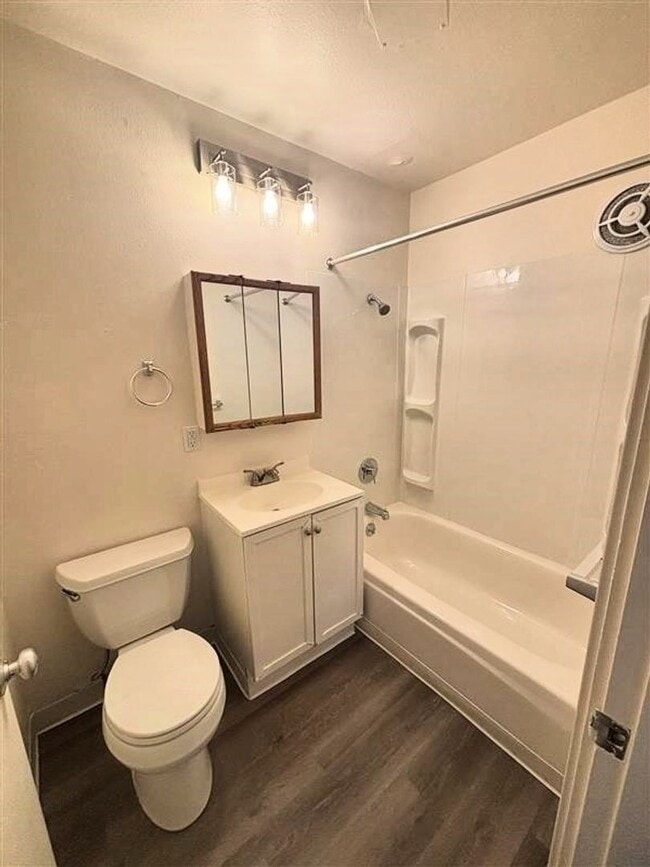 Interior Photo - Crestview