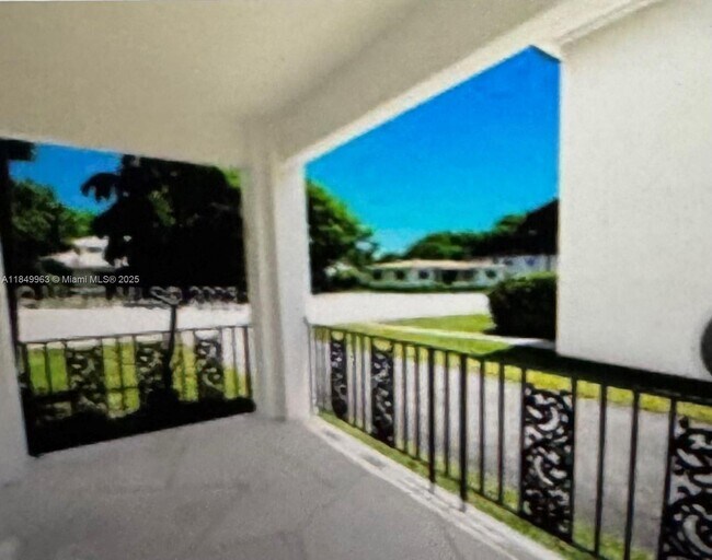 Foto del edificio - 3220 S Le Jeune Rd