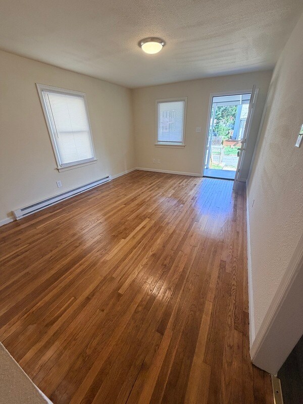Foto del edificio - 611 Hazelhurst Ave