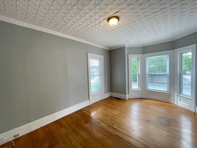 Building Photo - 31 Pennacook St