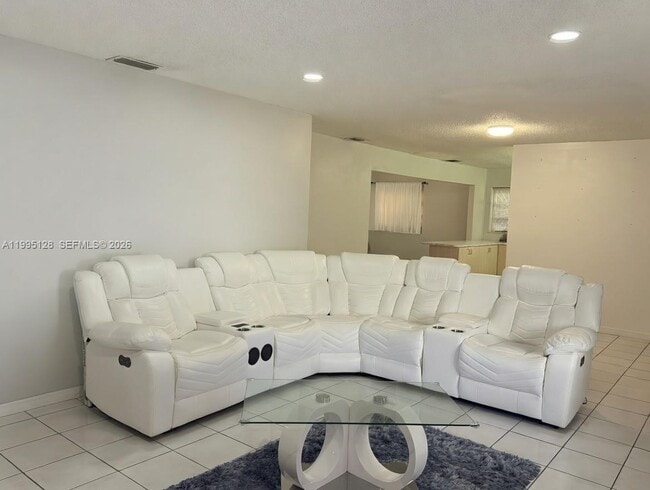 Foto del edificio - 7440 SW 22nd St
