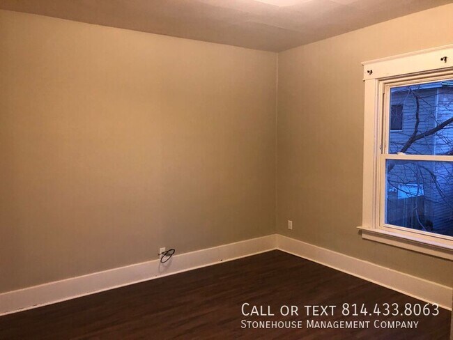 Foto del edificio - Clean 2nd floor 2 bedroom apartment with n...