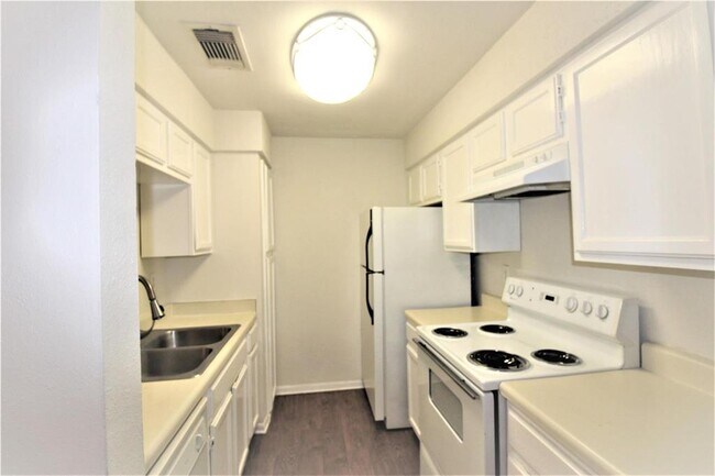 Foto del edificio - 8299 Cambridge St