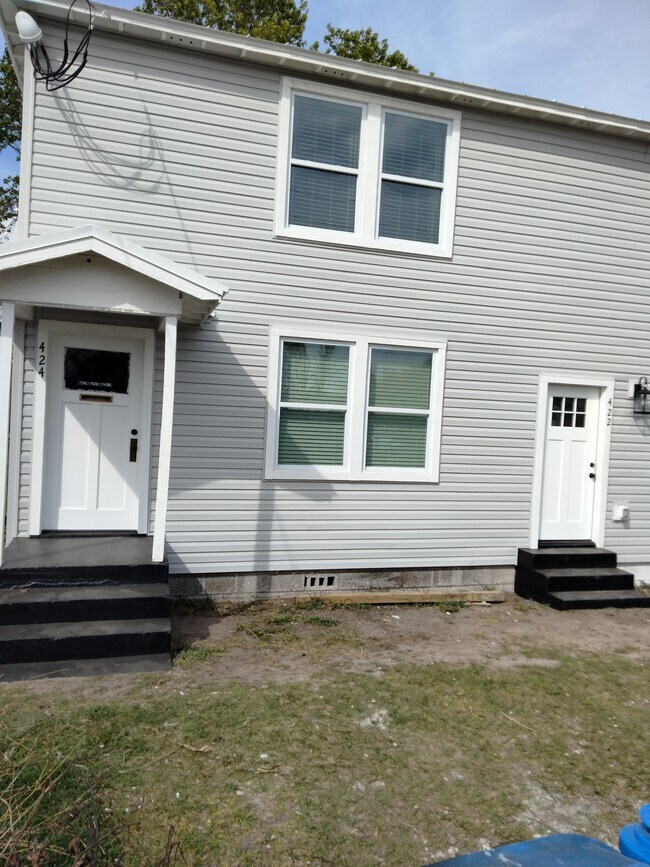 ENTRANCE - 424 Seagate Ave