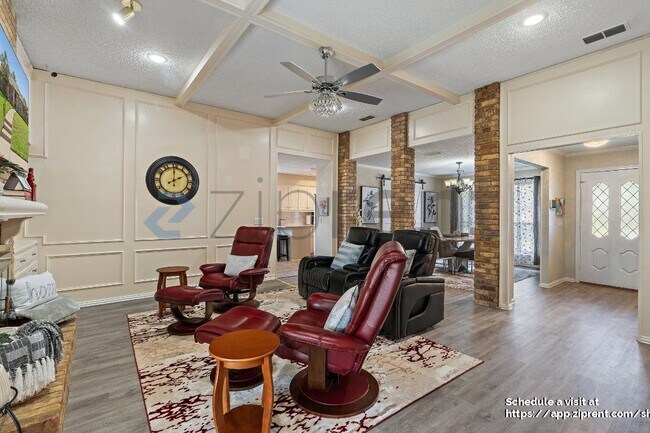 Building Photo - 2108 Winona Dr