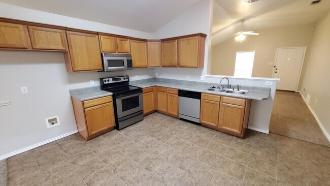 Building Photo - Half Off 1st Full Month's Rent / New Floor...