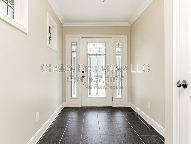 Building Photo - 1174 Robinhood Cir
