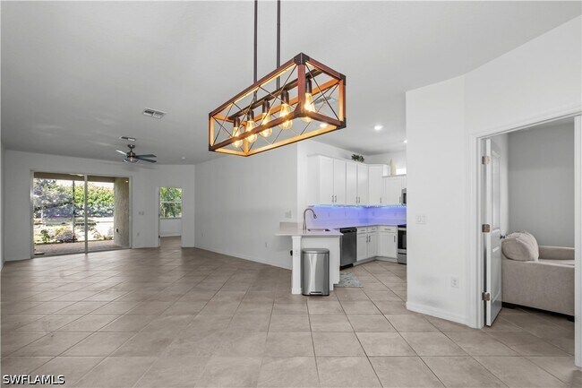 Building Photo - 2180 Dragonfruit Wy