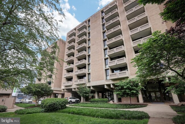 Building Photo - 300 M St SW