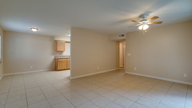 Building Photo - 812 Karma Ct