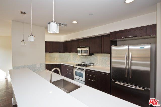 Foto del edificio - 1636 S Beverly Glen Blvd