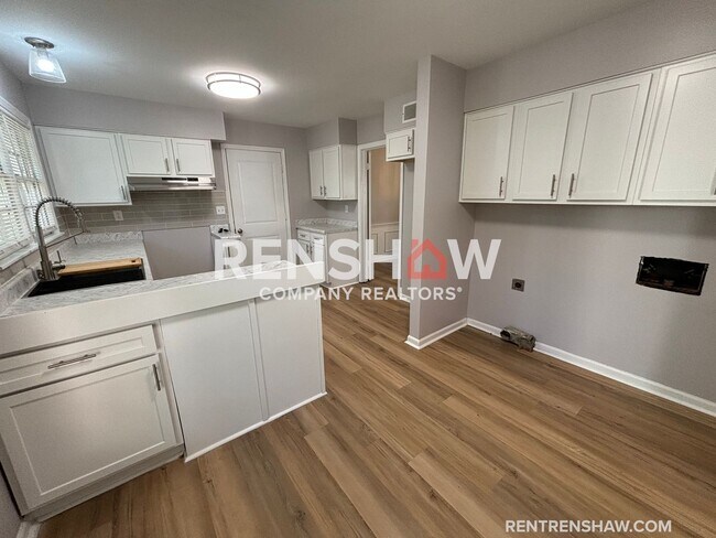 Building Photo - Text the Leasing Team at 901-820-4367 to S...