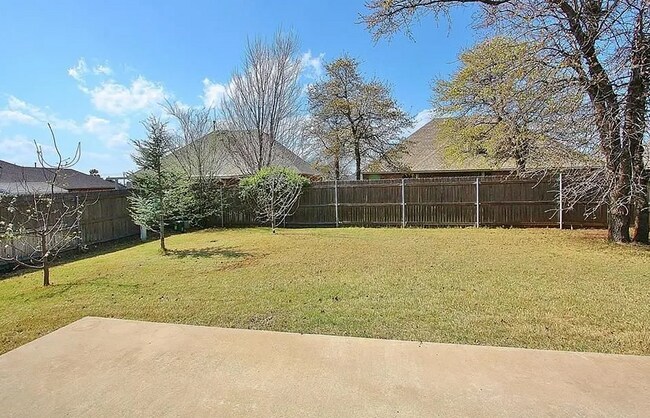 Building Photo - 13123 Red Oak Dr