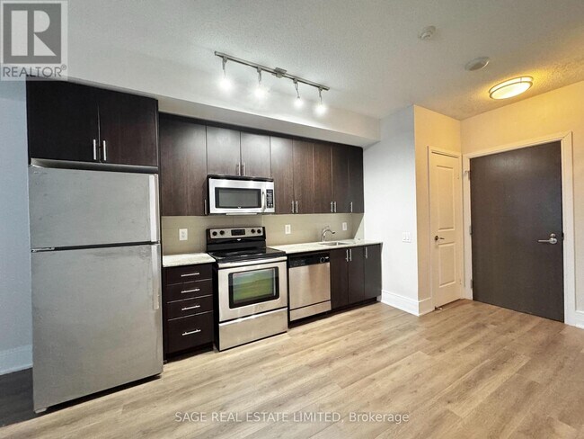 Building Photo - 560 Front St W