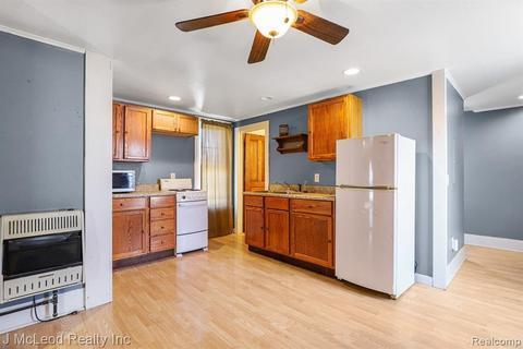 Building Photo - 4689 Center St