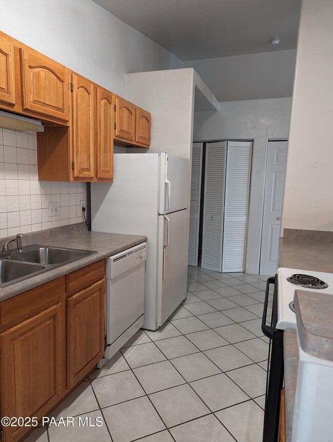 Building Photo - 7450 E Horseshoe Ln
