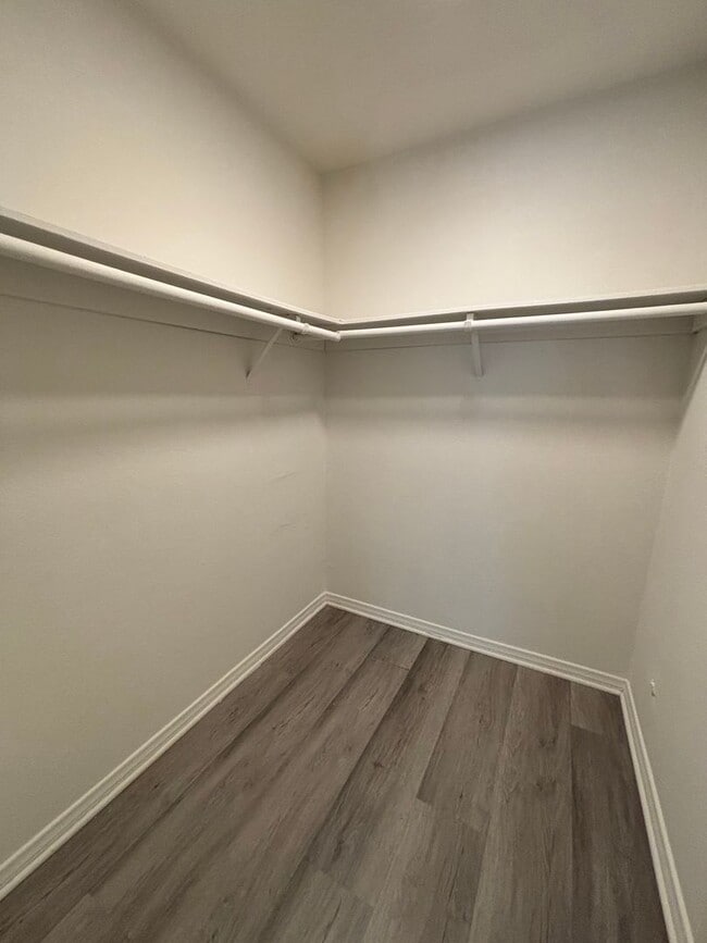 Interior Photo - 5245c