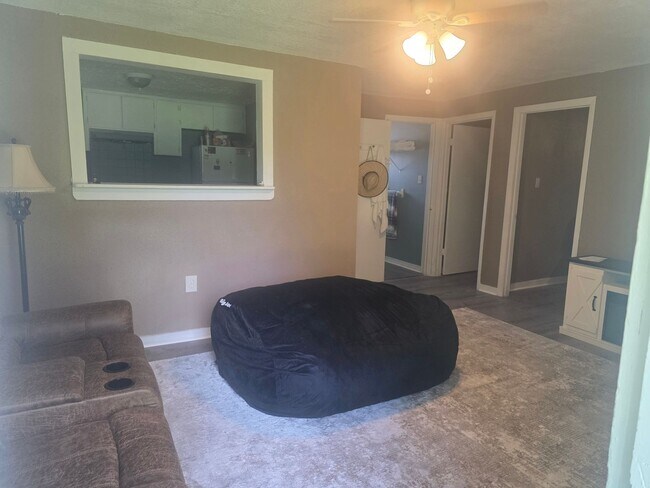 Foto del edificio - Adorable 2 bedroom 1 Bathroom House