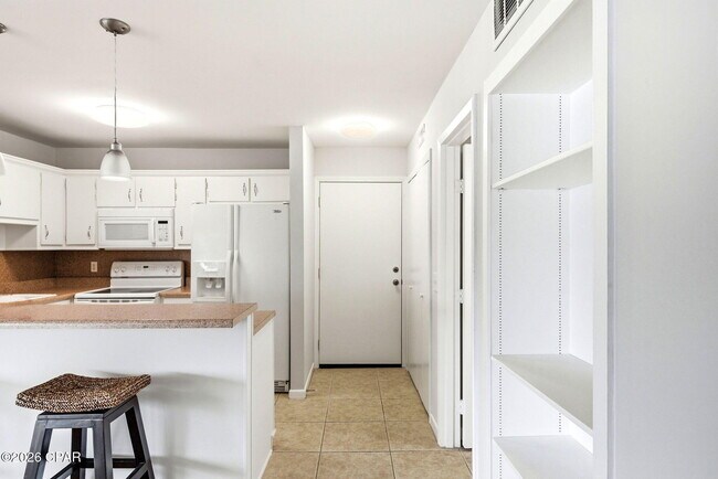 Foto del edificio - 4725 Bay Point Rd