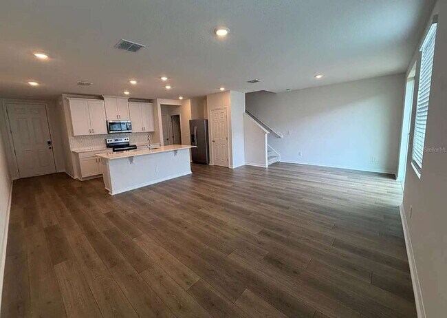 Foto del edificio - "Spacious 3-Bedroom Townhouse with Granite Elegance in St. Cloud – 4543 Rangeland Way"