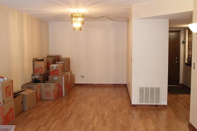 Foto del edificio - 603 S River Rd