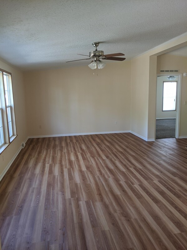 Foto del edificio - 73 Forest Dr