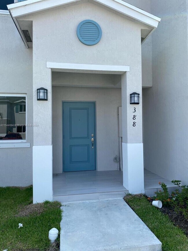 Foto del edificio - 388 NW 12th Pl