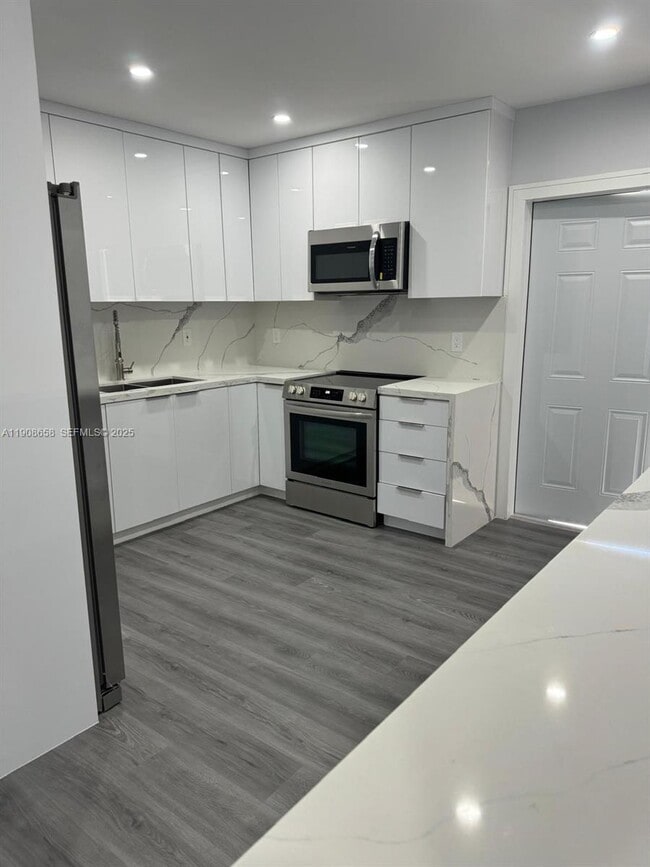 Foto del edificio - 1230 NW 70th St