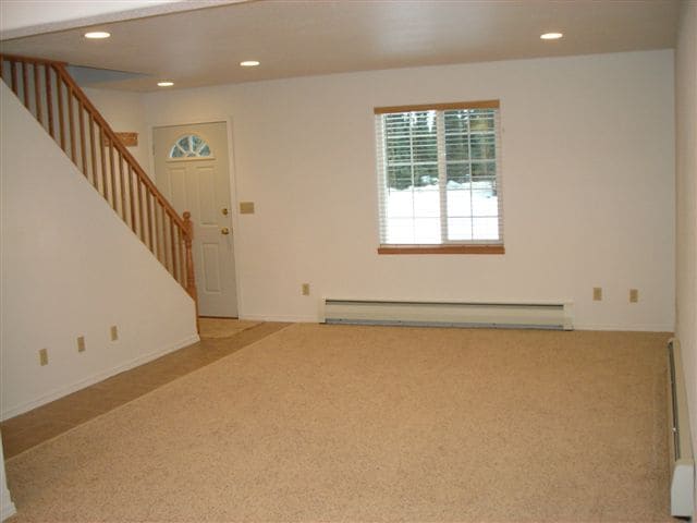 Building Photo - 36185 Dawn Dr