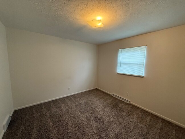 Foto del edificio - 823 Mathews Rd