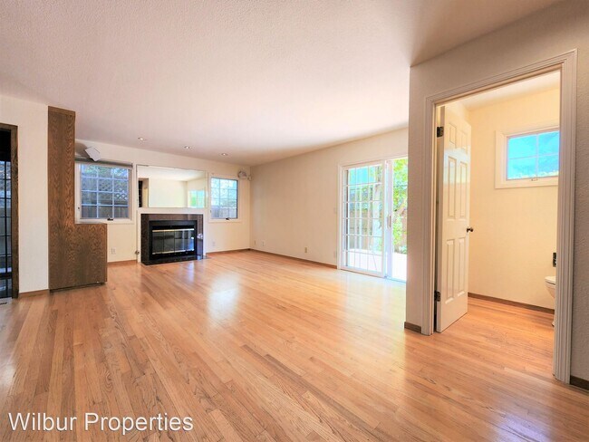 Building Photo - 3 br, 2.5 bath House - 420 Everett Avenue