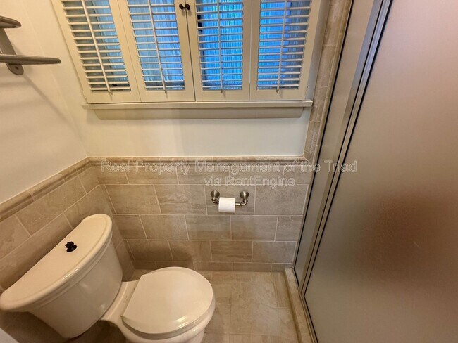 Building Photo - 1507 Pinehurst Dr