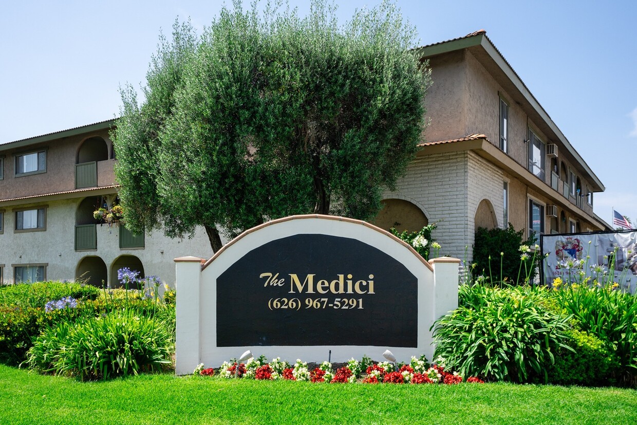 Primary Photo - The Medici at South Hills