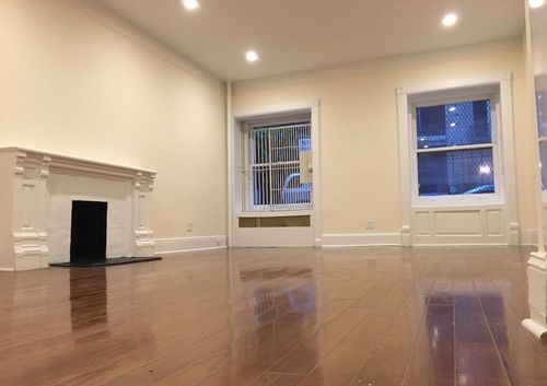 Primary Photo - 19 E 80th St