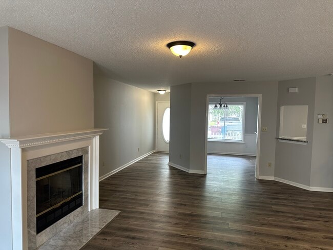 Building Photo - 303 Esplanade Pl