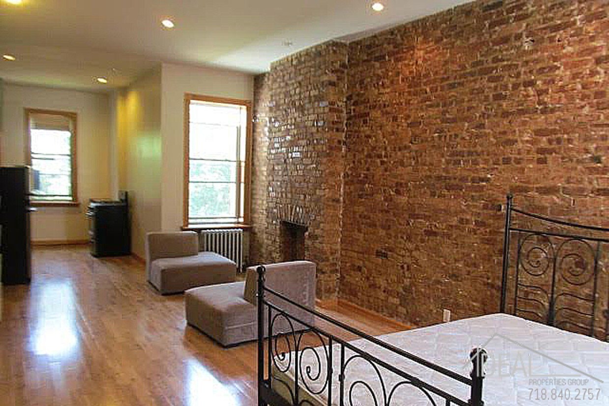 Primary Photo - 888 St Johns Pl