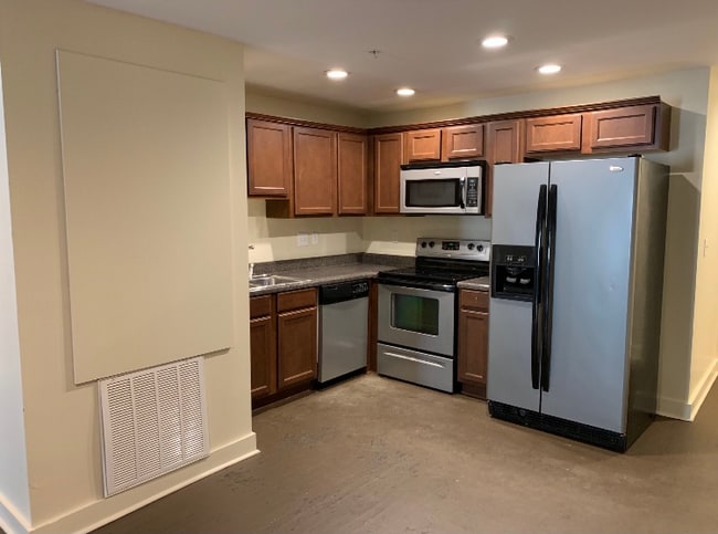 Building Photo - 409 Main St