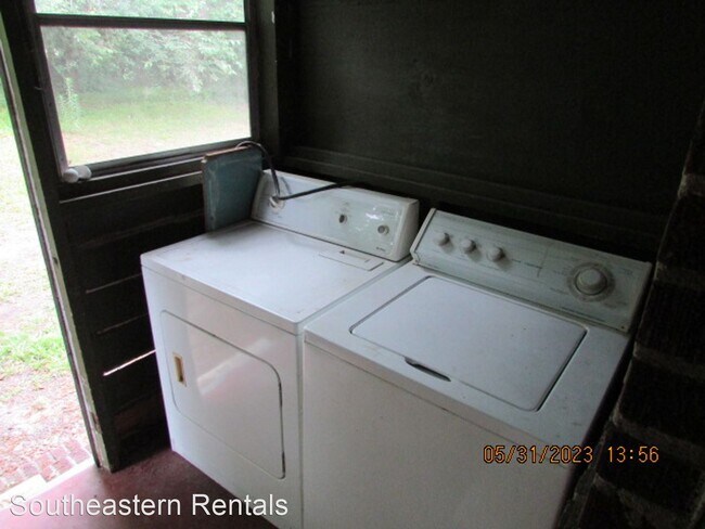 Building Photo - 2 br, 1 bath House - 23 B Willow Dr